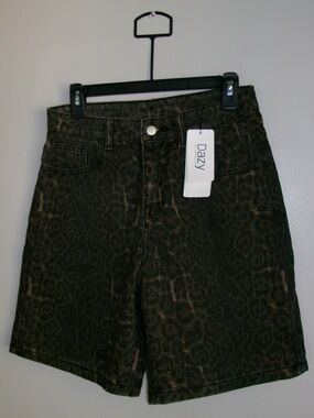 NWT Dazy leopard print jorts